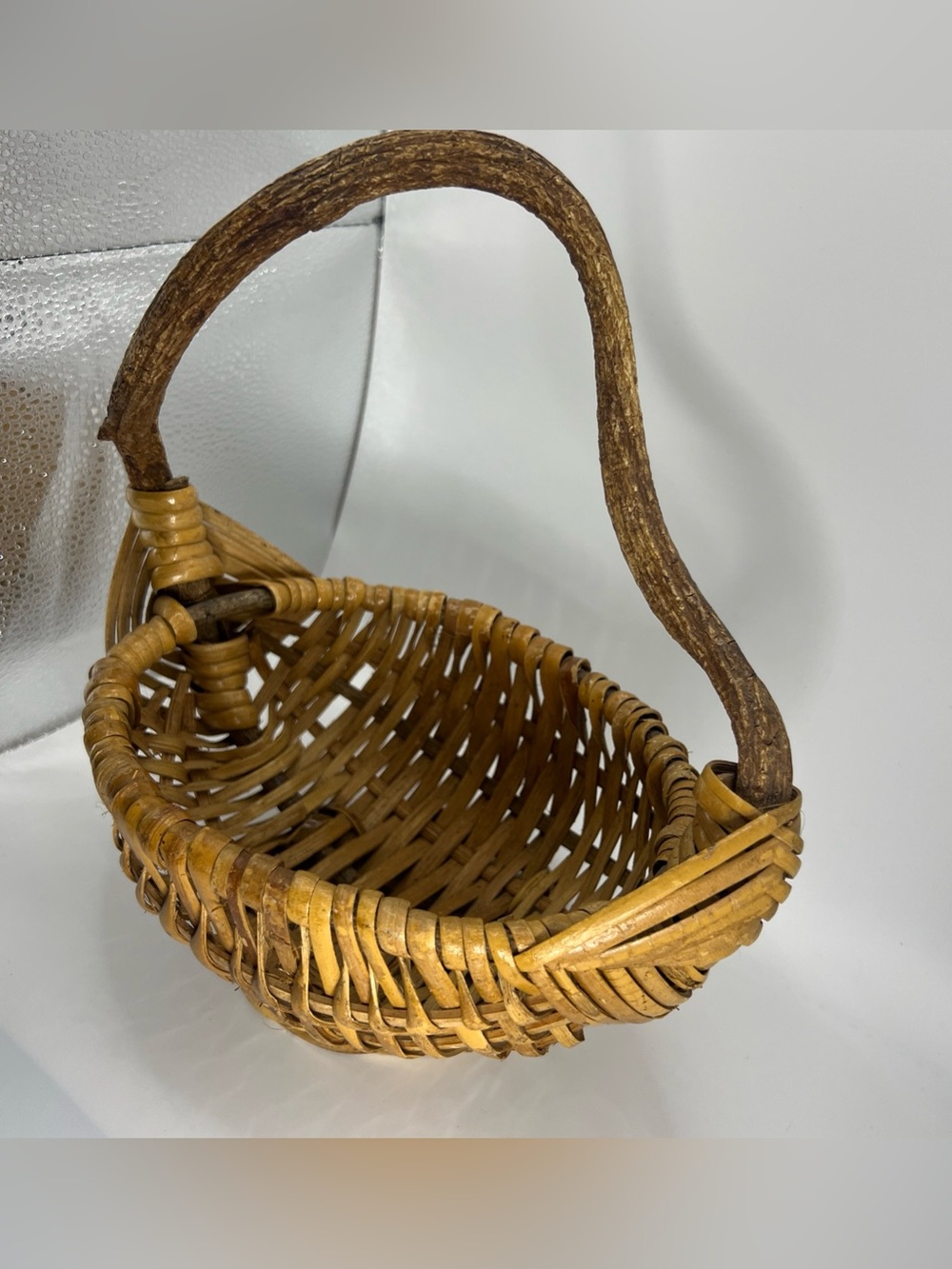 Vintage Small Buttocks Basket Splint Wood Egg Gathering Primitive Twig Handle 8" - Picture 3 of 13